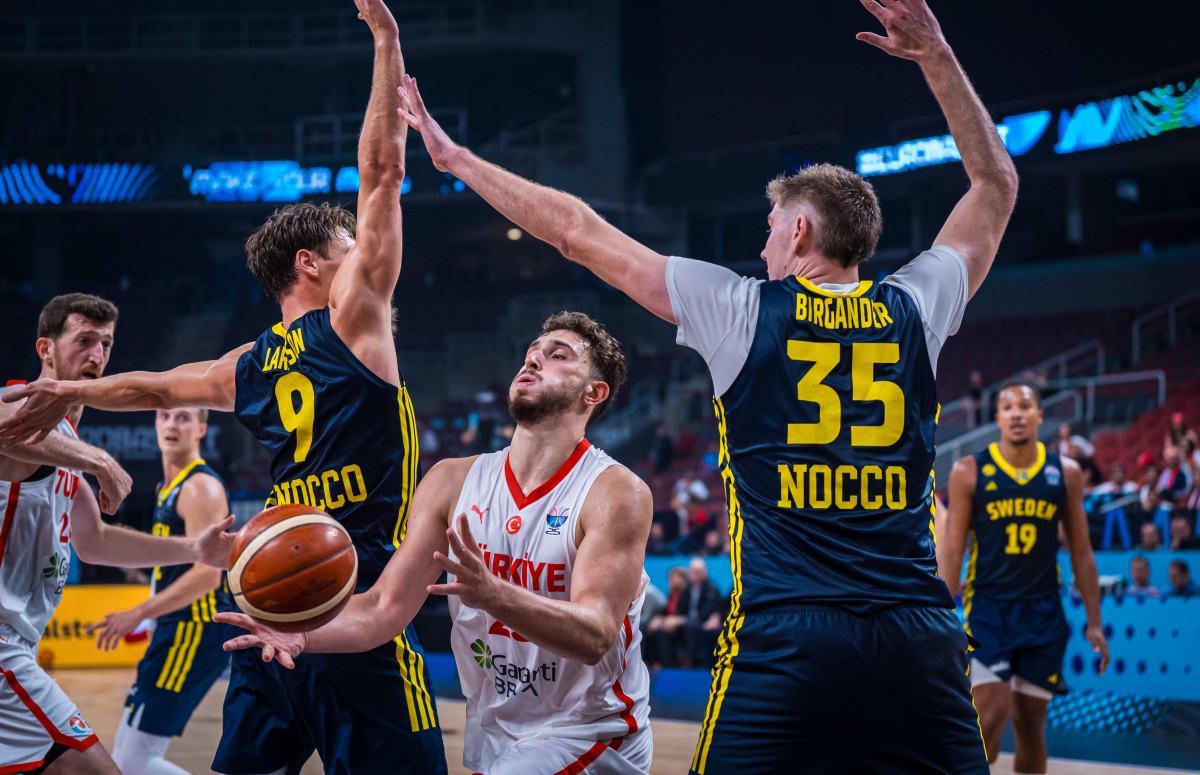 下半场比赛迅速调整状态，火箭内线核心在今年夏天又完成了蜕变？